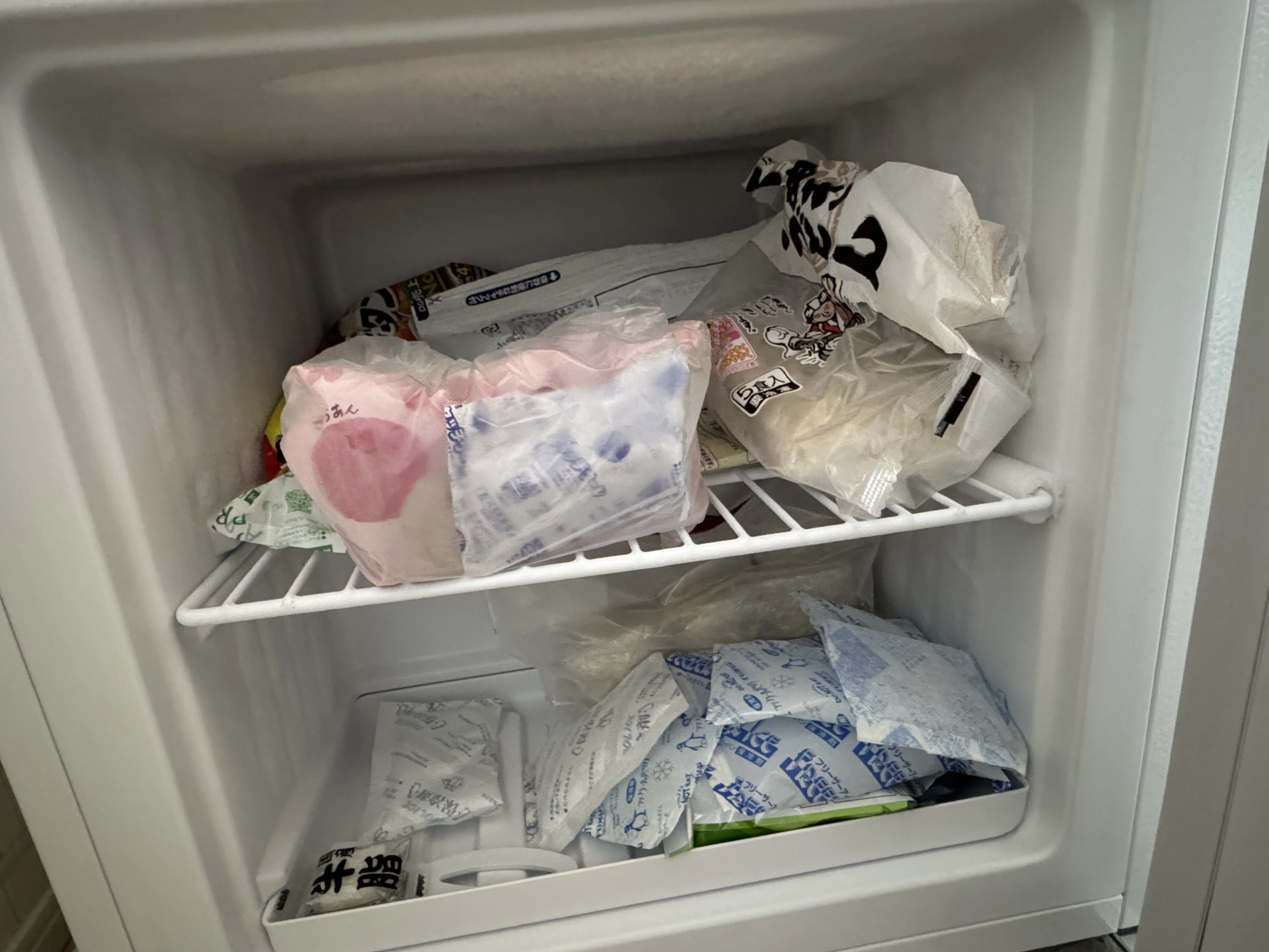 冷凍食材を詰め込んだ状態の庫内